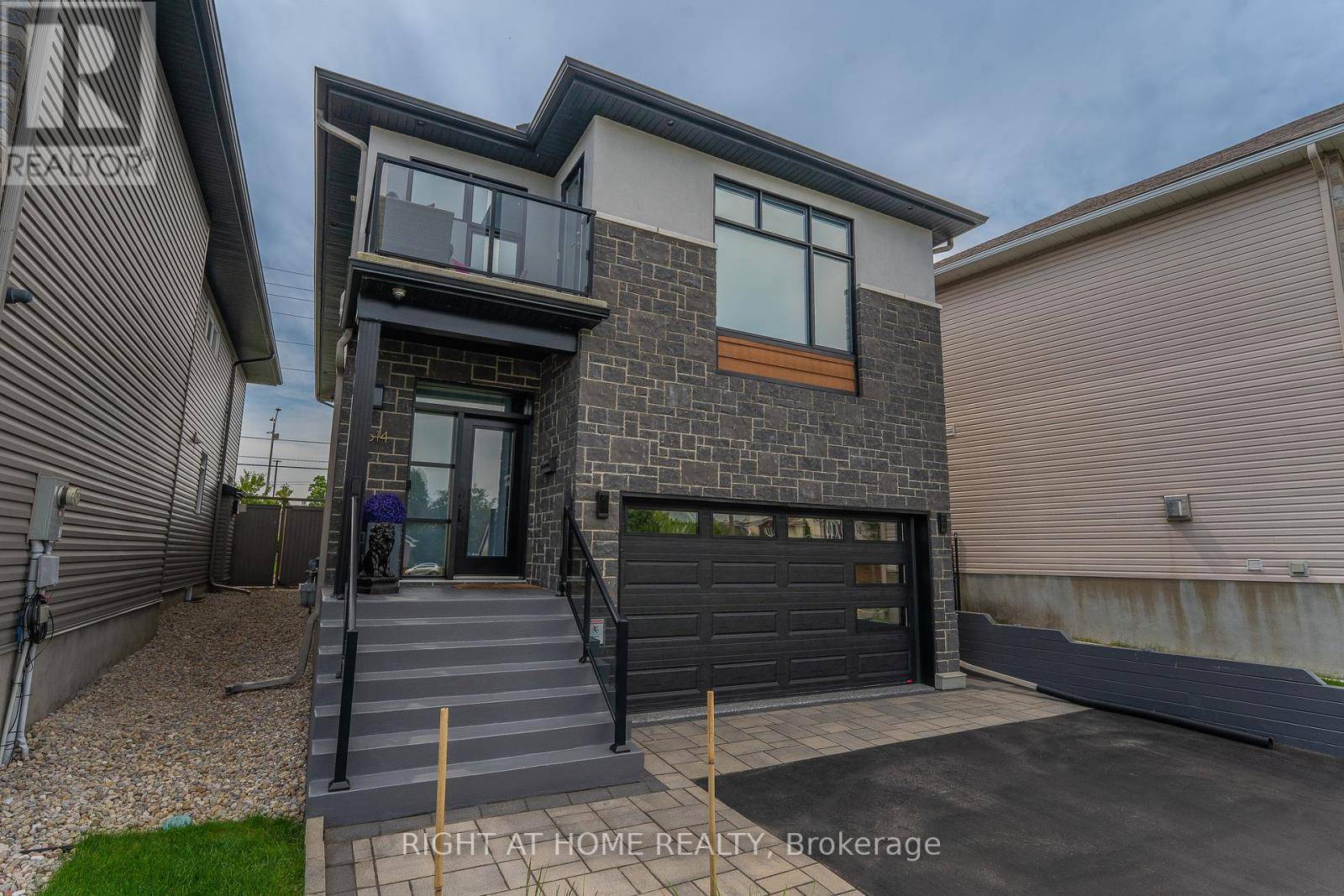 Ottawa, ON K1C6P6,6614 TOONEY DRIVE