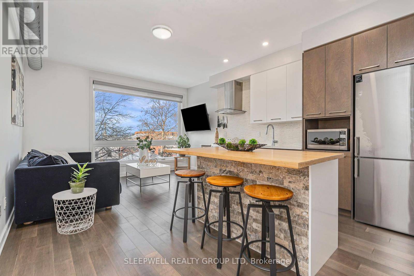 Ottawa, ON K1R7G5,22 Perkins ST #304