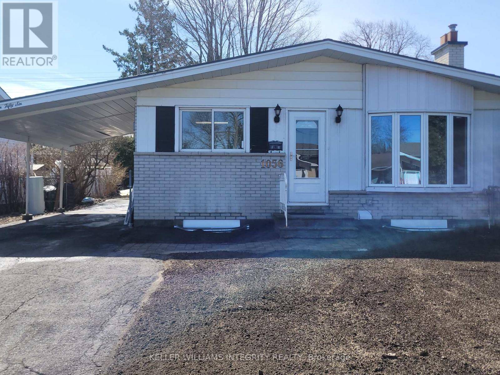 Ottawa, ON K1V6P1,UNIT 1 (FRONT) - 1056 HARKNESS AVENUE