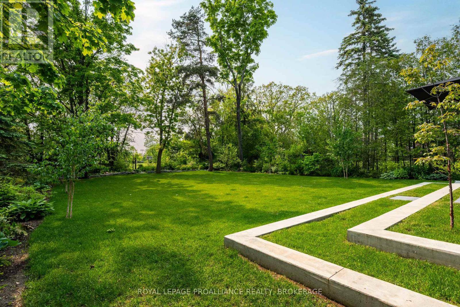 Kingston (central City East), ON K7L4N2,124 CHURCHILL CRESCENT
