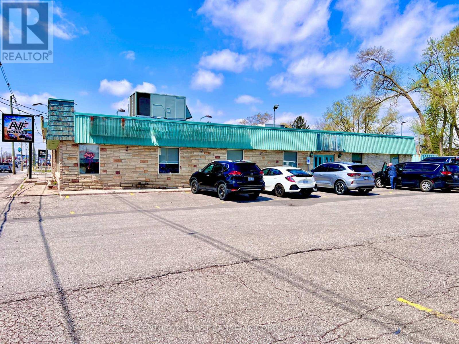 London East (east H), ON N5W3C4,1622 DUNDAS STREET