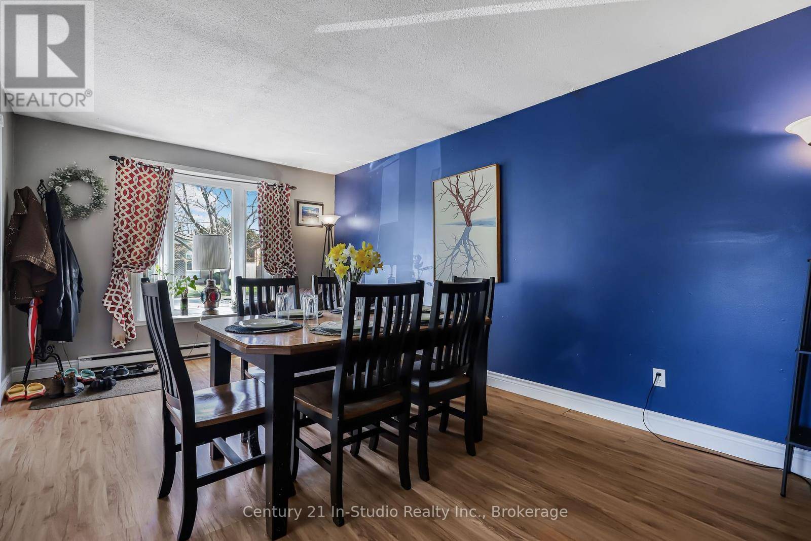 Kincardine, ON N2Z1V2,587 SCOTT STREET