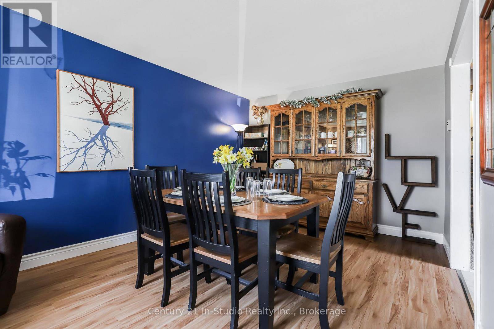 Kincardine, ON N2Z1V2,587 SCOTT STREET