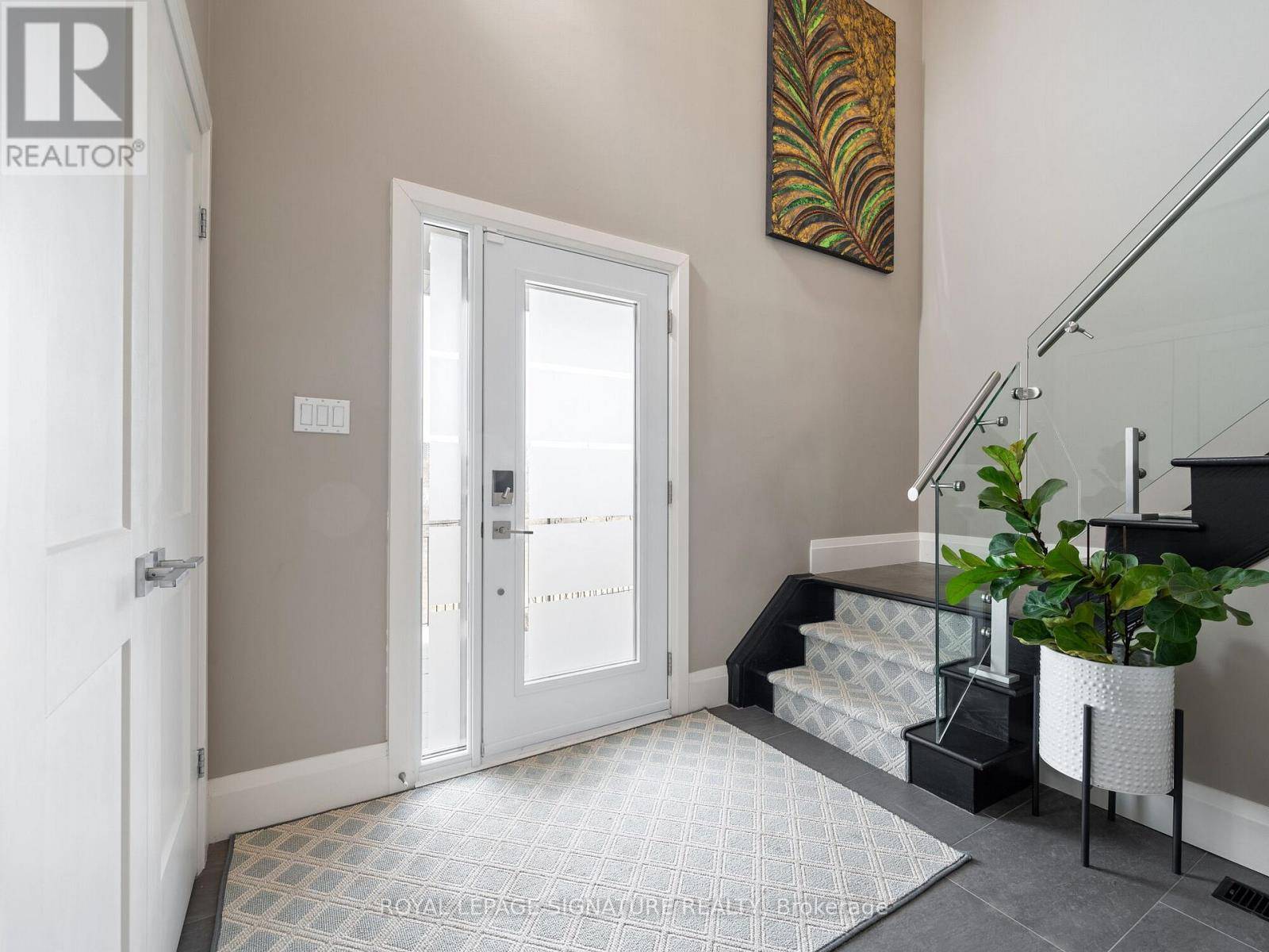 Hamilton (stoney Creek), ON L8E6G4,484 Millen RD #2