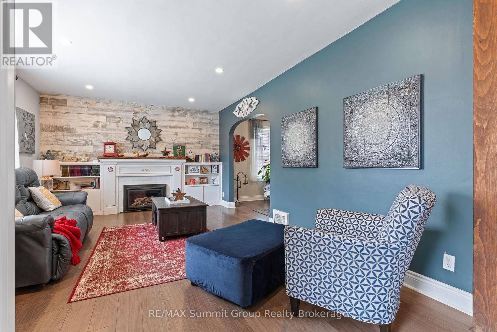 Hanover, ON N4N1G4,142 7TH STREET