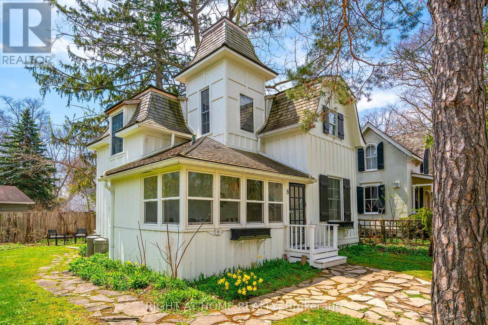 Niagara-on-the-lake (town), ON L0S1J0,8 LUTHER AVENUE