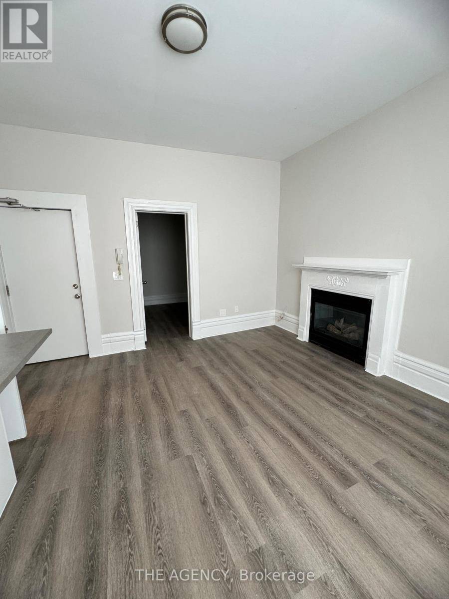 Hamilton (corktown), ON L8N2C3,139 1/2 John ST South #3