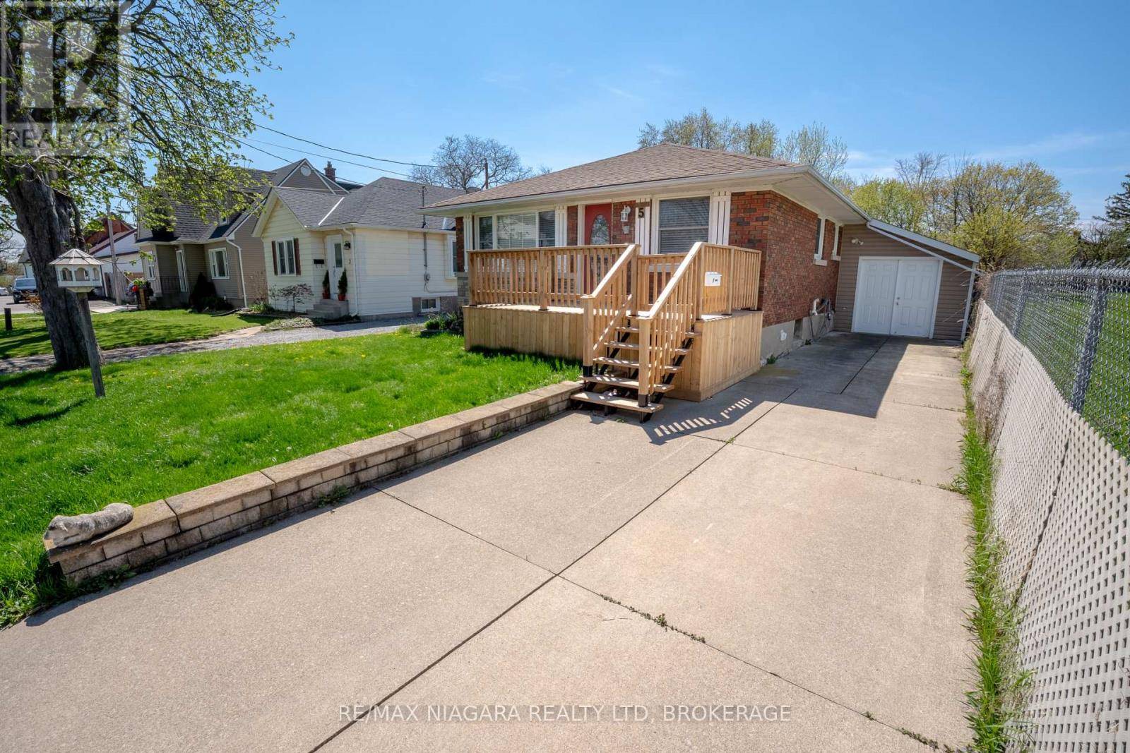St. Catharines (burleigh Hill), ON L2T1N7,5 ST PETER STREET