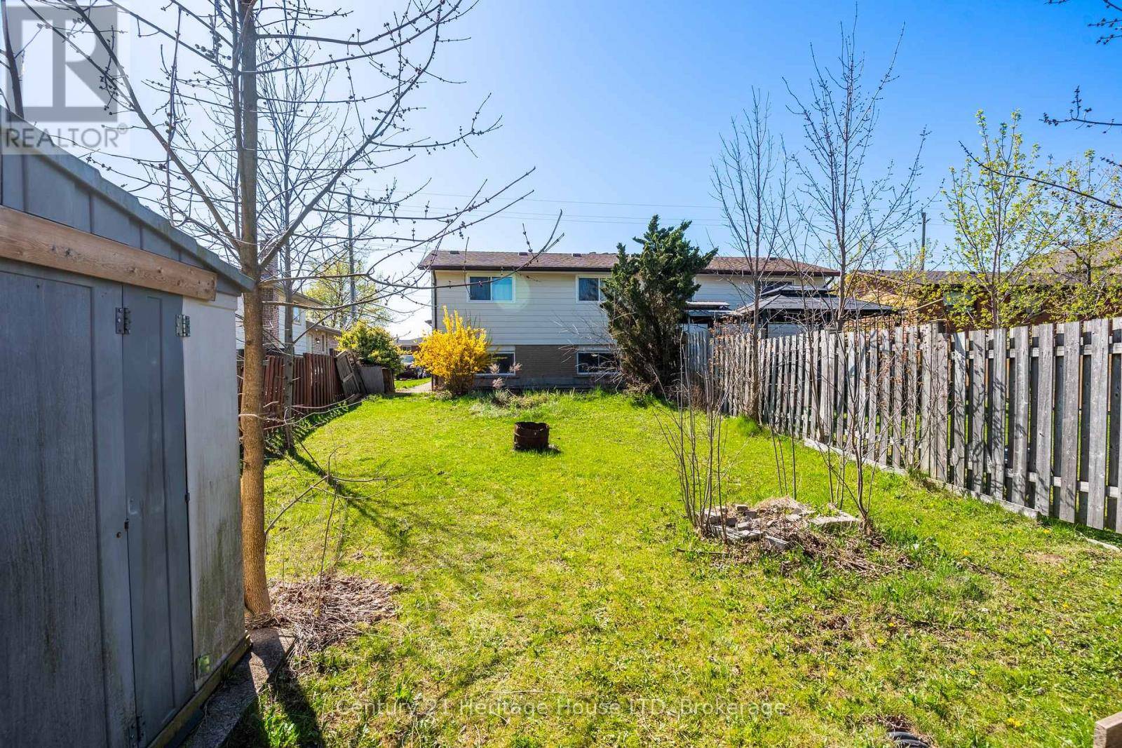 Welland (n. Welland), ON L3C1Z3,580 FIRST AVENUE N