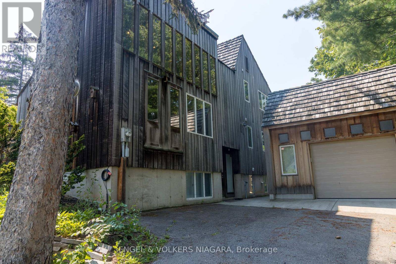 Niagara-on-the-lake (town), ON L0S1J0,89 BYRON STREET