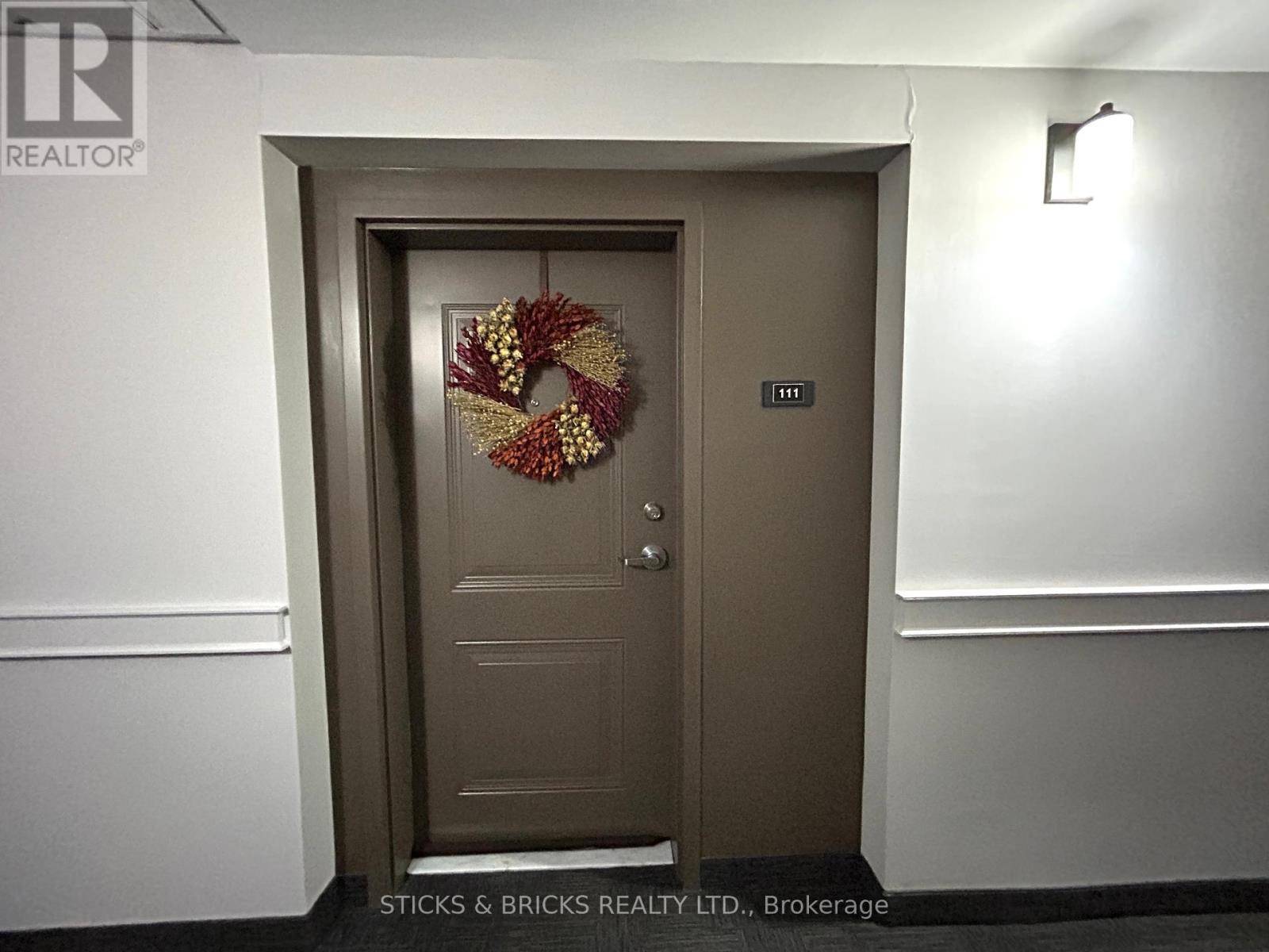 Niagara Falls (morrison), ON L2E0B4,4644 PETTIT AVE #111