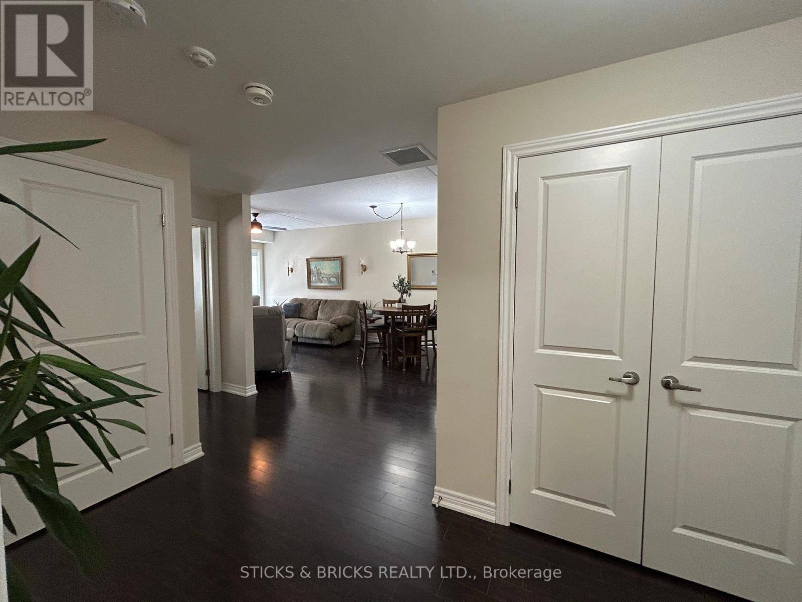 Niagara Falls (morrison), ON L2E0B4,4644 PETTIT AVE #111