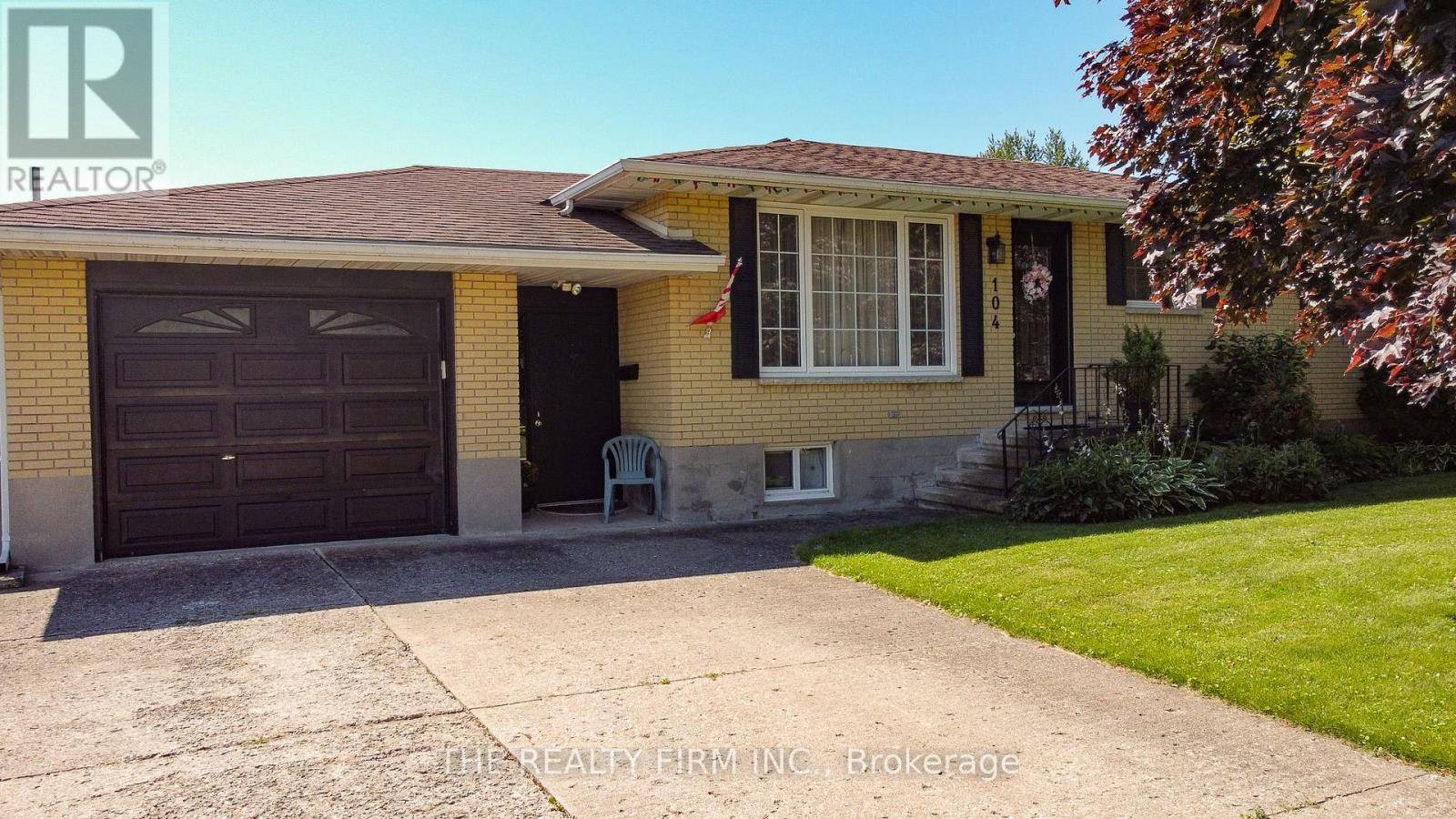 West Elgin (west Lorne), ON N0L2P0,104 WILLIAM STREET