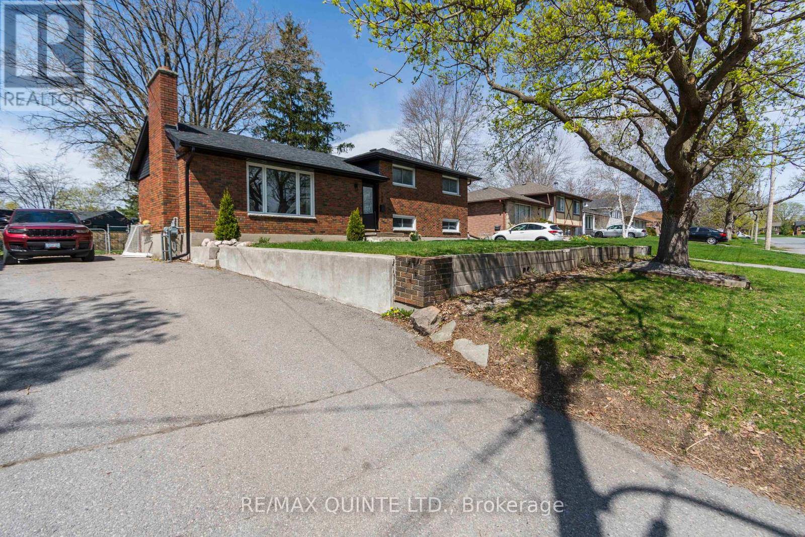 Belleville (belleville Ward), ON K8P4B9,108 NISBET AVENUE