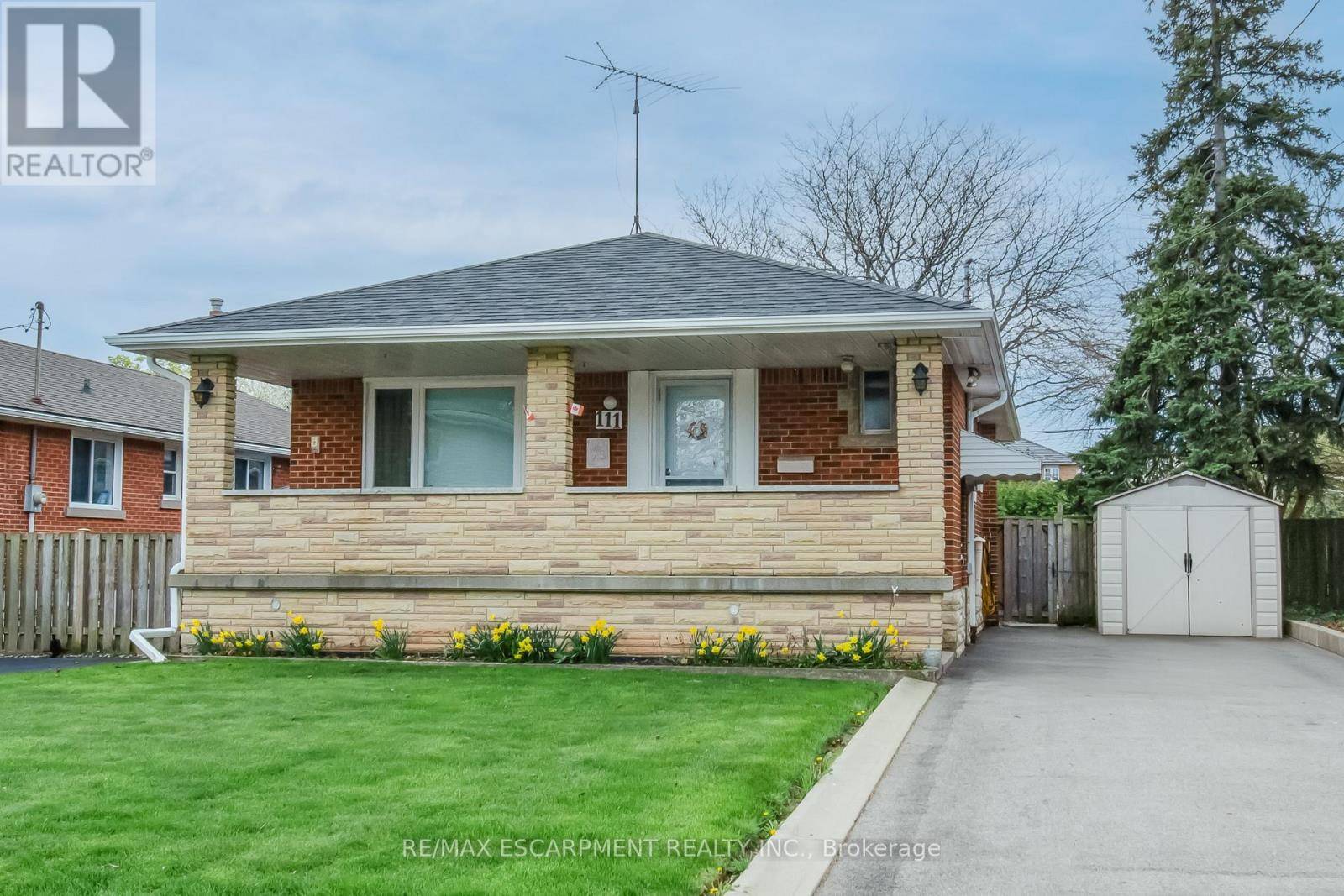 Hamilton (hampton Heights), ON L8T3R1,111 CASTLEFIELD DRIVE
