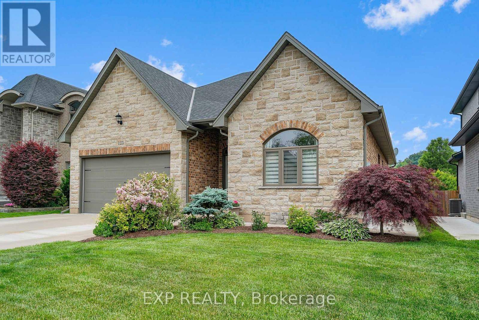 Welland (west Welland), ON L3C0C2,123 FOREST RIDGE COURT
