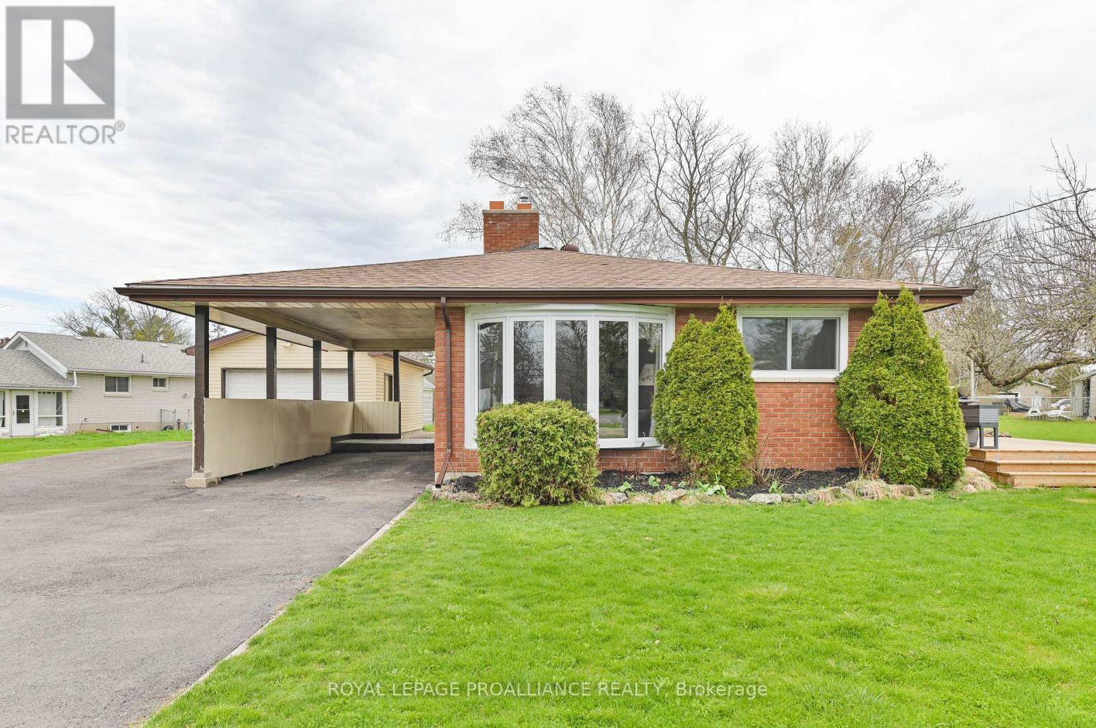 Belleville (belleville Ward), ON K8N0N8,16 THURLOW DRIVE
