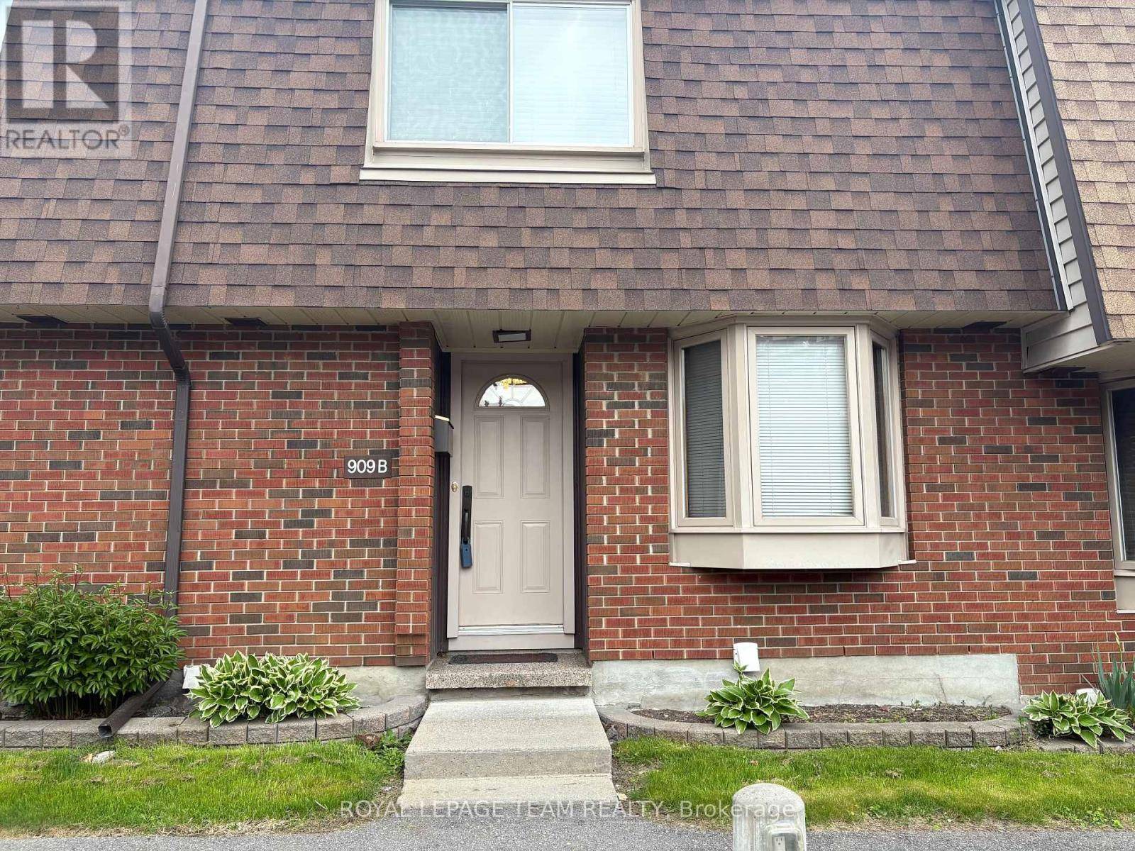 Ottawa, ON K1J8G4,909 Elmsmere RD #B