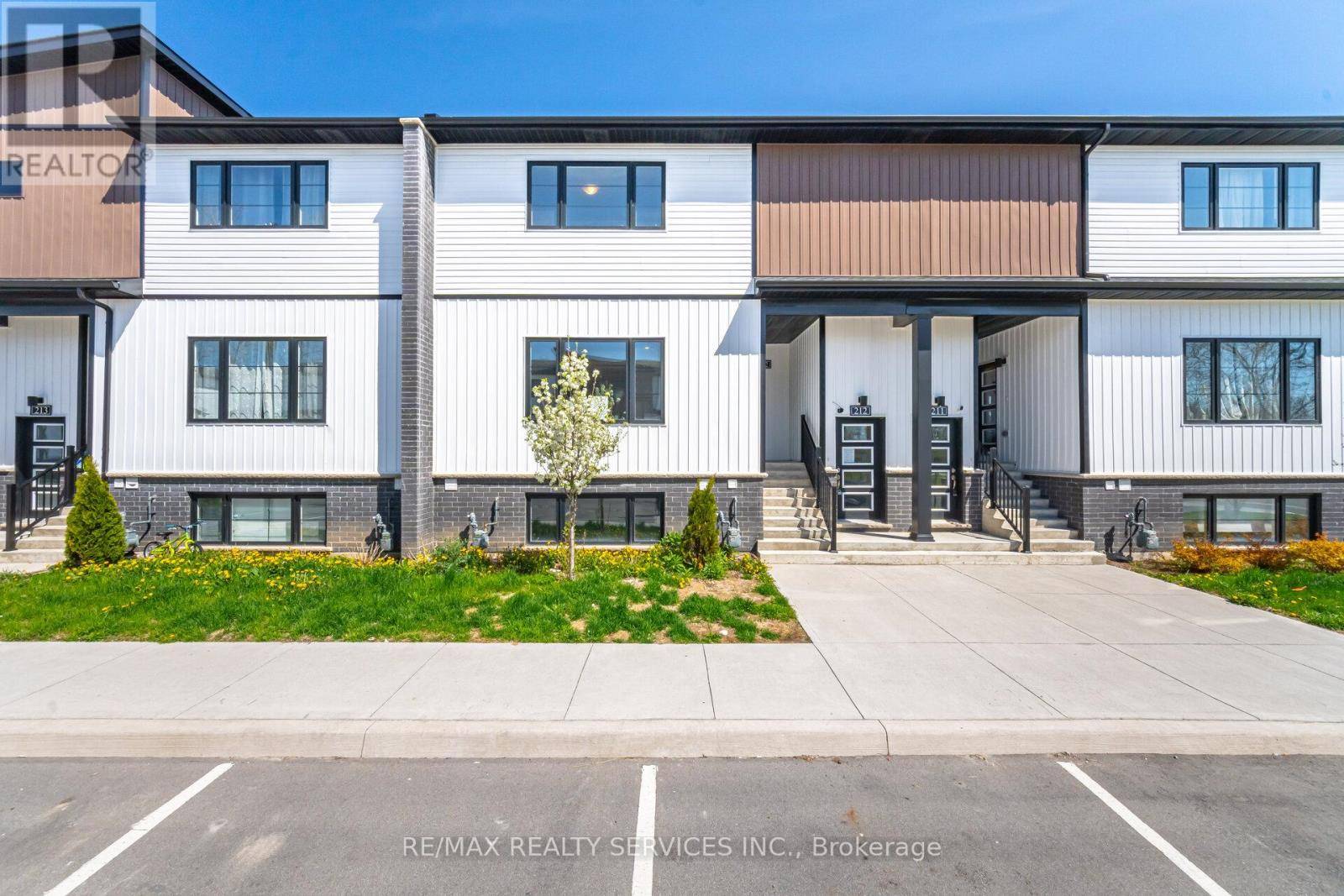 Niagara Falls (downtown), ON L2E0C2,4263 Fourth AVE #222