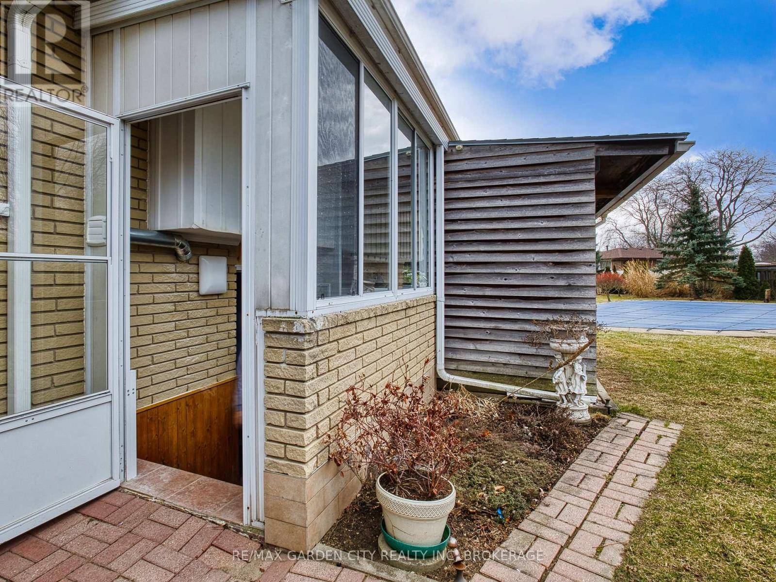 St. Catharines (lakeport), ON L2N4L9,38 Cypress ST #Lower