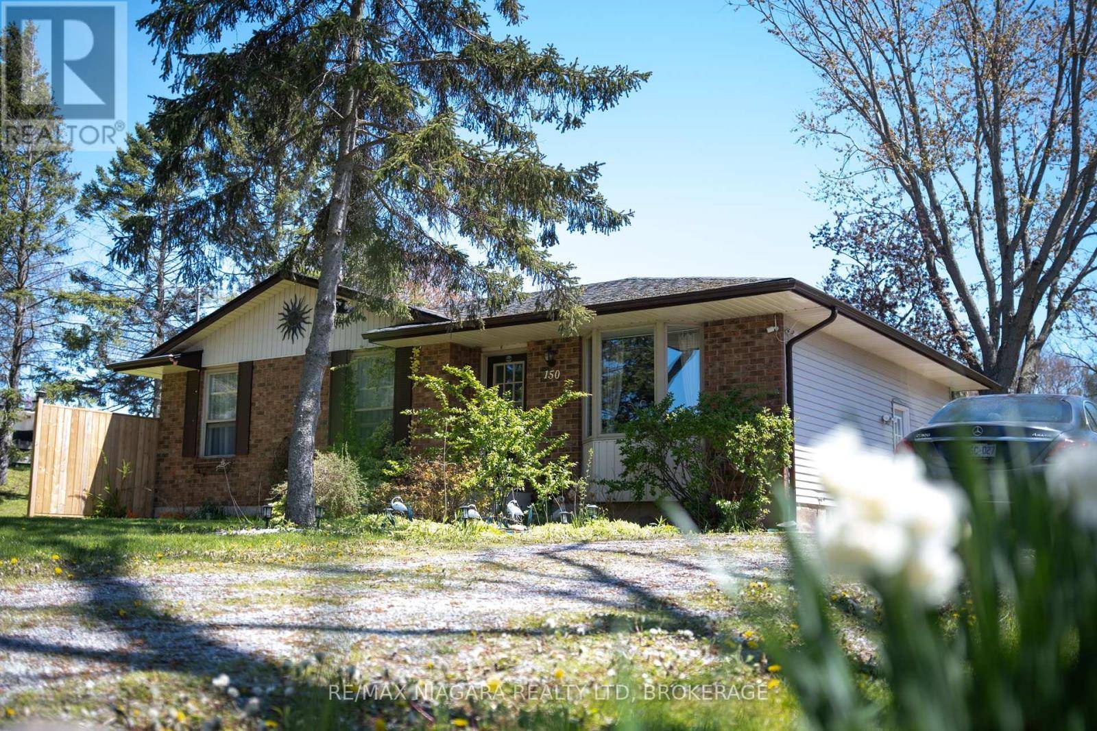 Fort Erie (crystal Beach), ON L0S1B0,150 ELMWOOD AVENUE