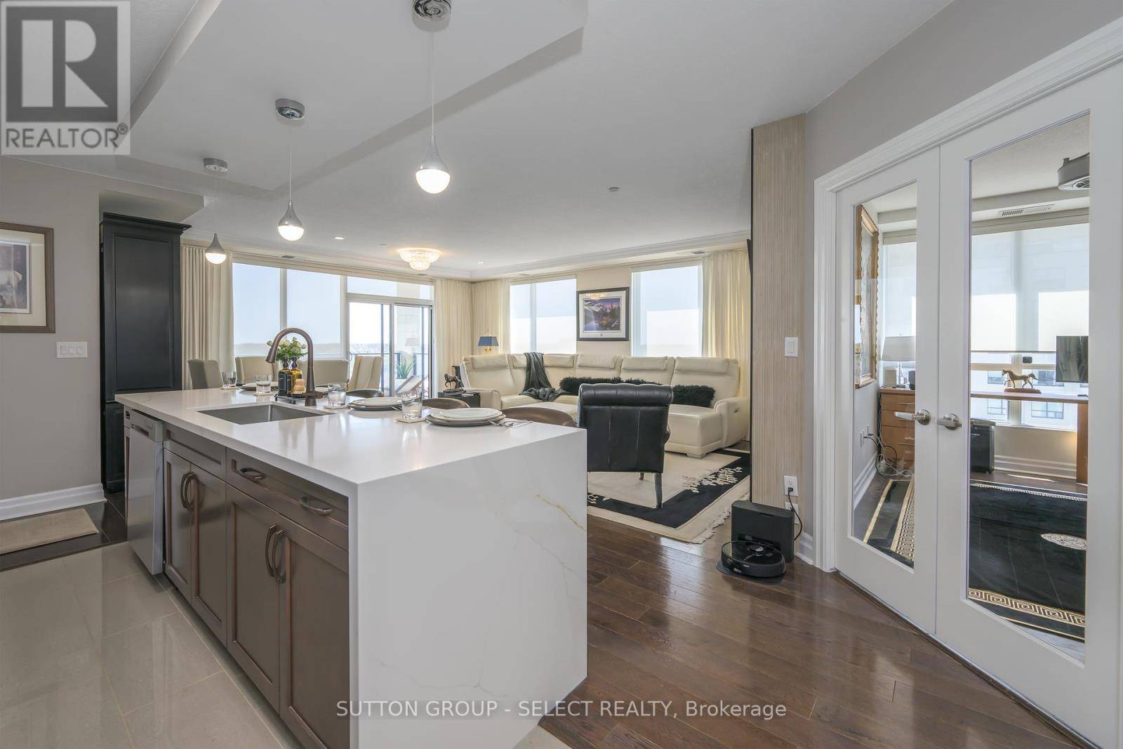 London North (north R), ON N6G0P6,240 Villagewalk BLVD #810