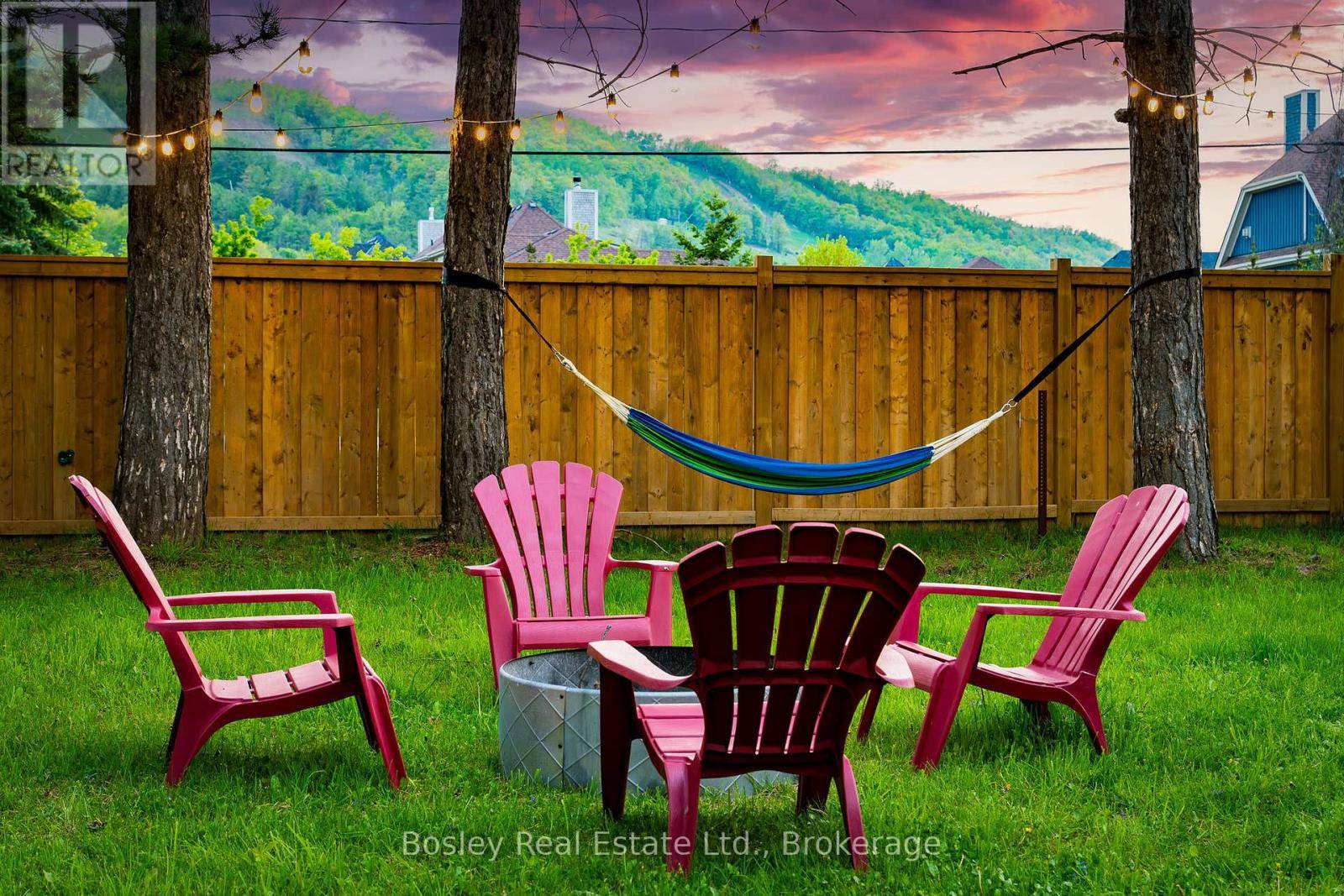 Blue Mountains, ON L9Y3Z2,102 HELEN STREET