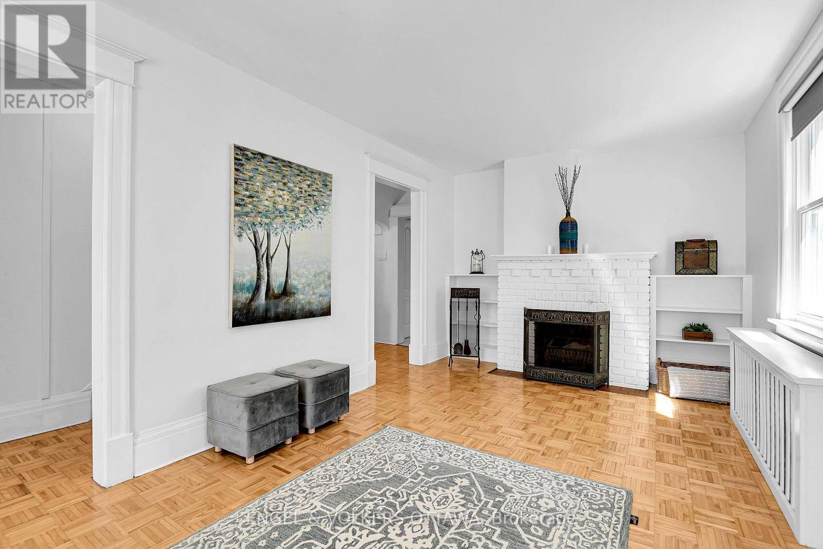 Ottawa, ON K1M1W2,160 Crichton ST #B