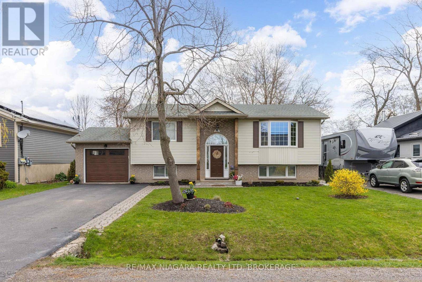 Fort Erie (ridgeway), ON L0S1N0,44 MAPLE LEAF AVENUE S