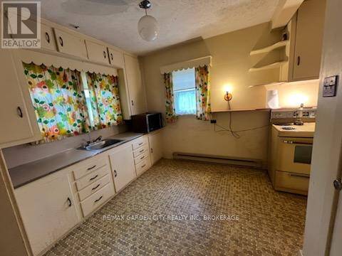 Gravenhurst (muskoka (s)), ON P1P1G7,770 BAY STREET