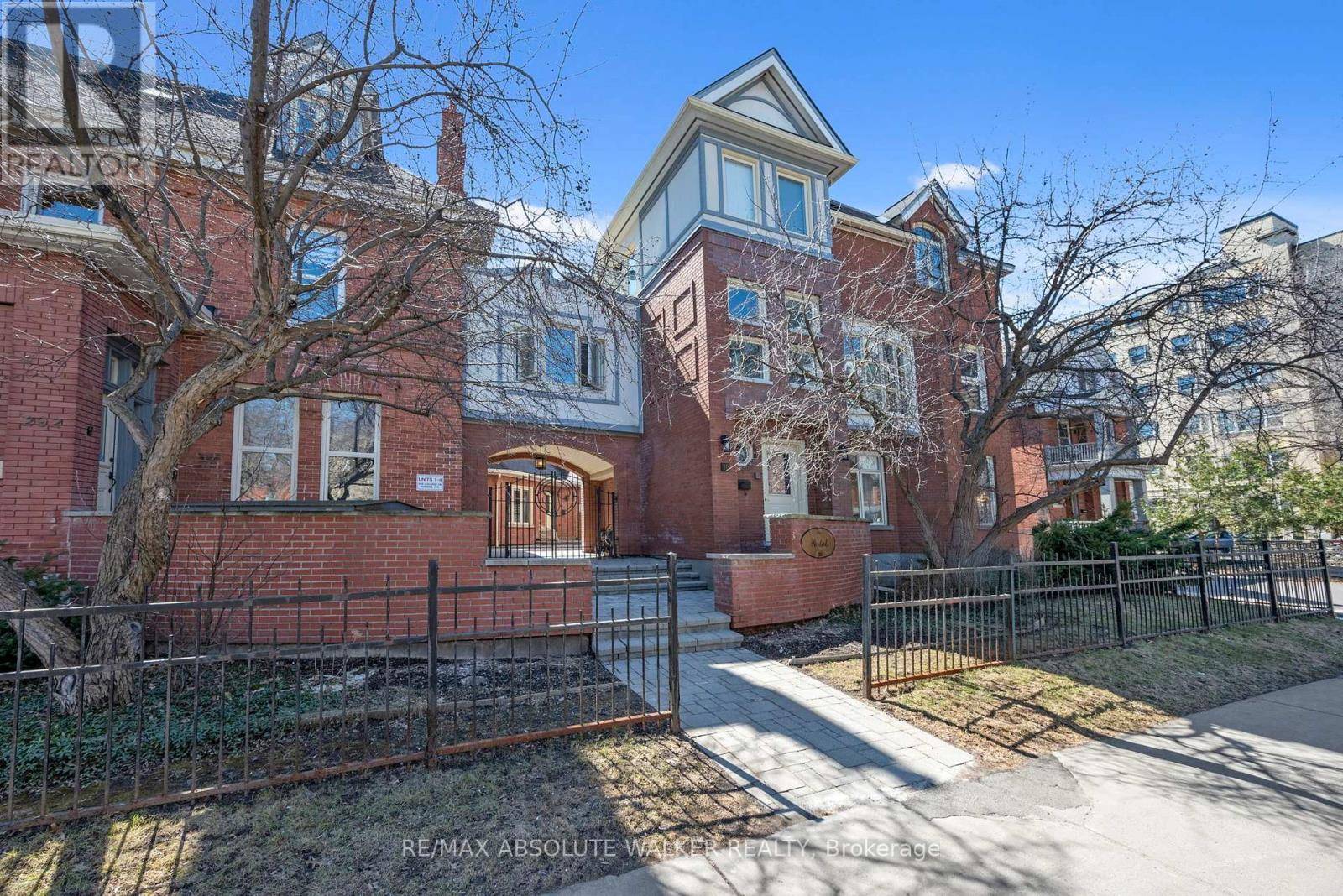 Ottawa, ON K1N6P5,292 Laurier AVE East #10