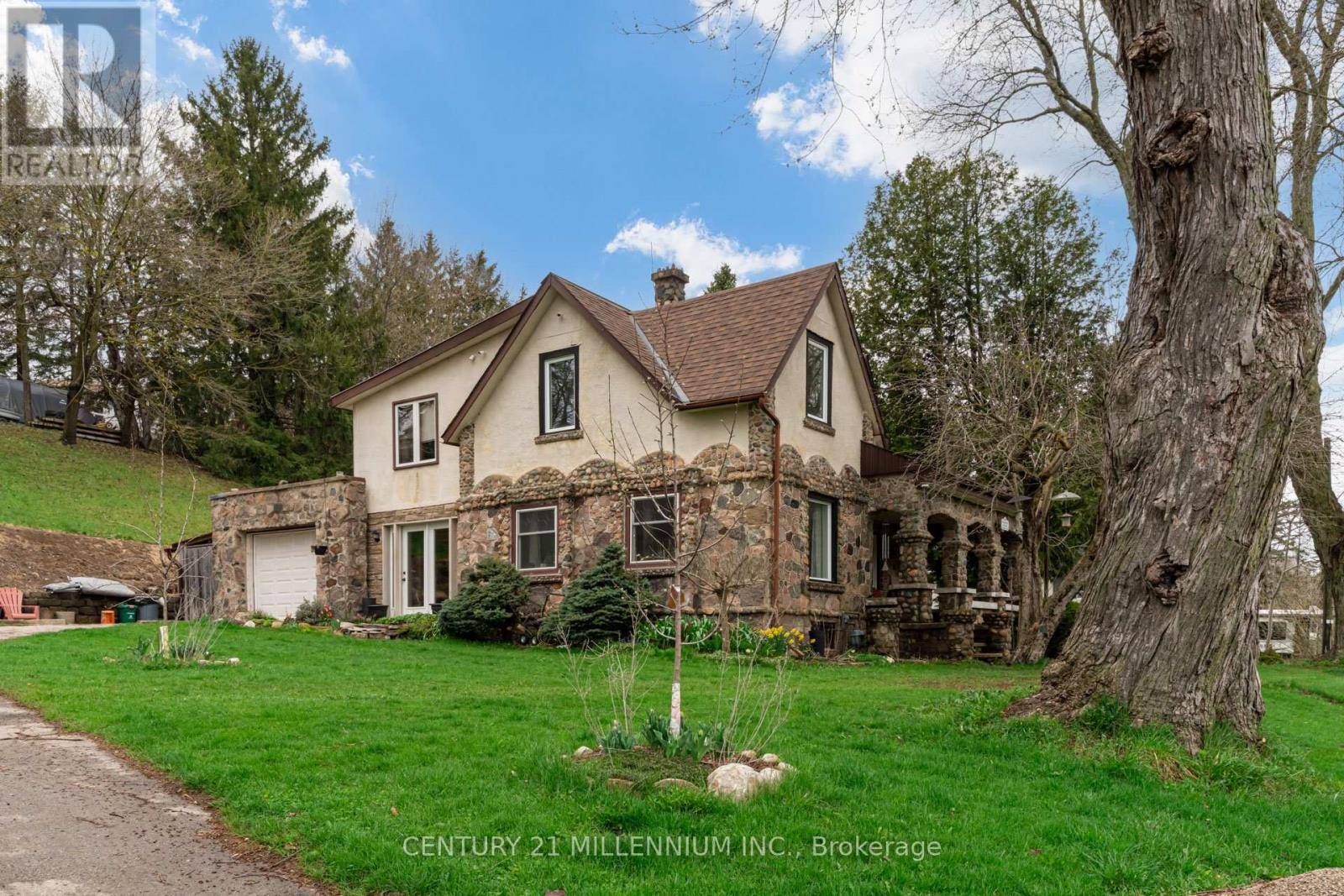 East Luther Grand Valley, ON L9W5X5,122 WATER STREET