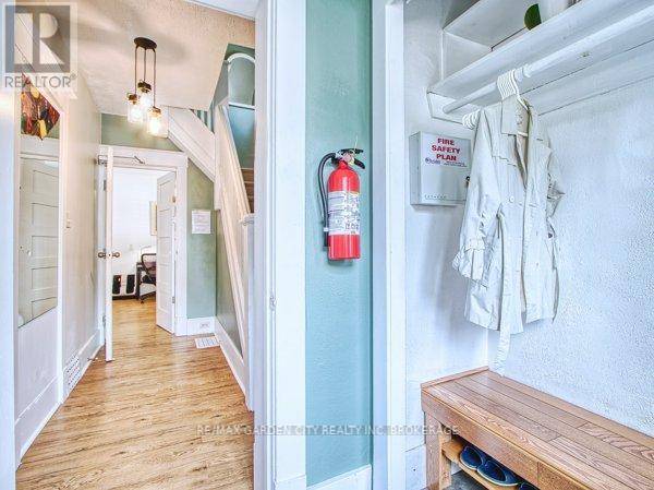 Niagara Falls (dorchester), ON L2G2G6,6039 SYMMES STREET