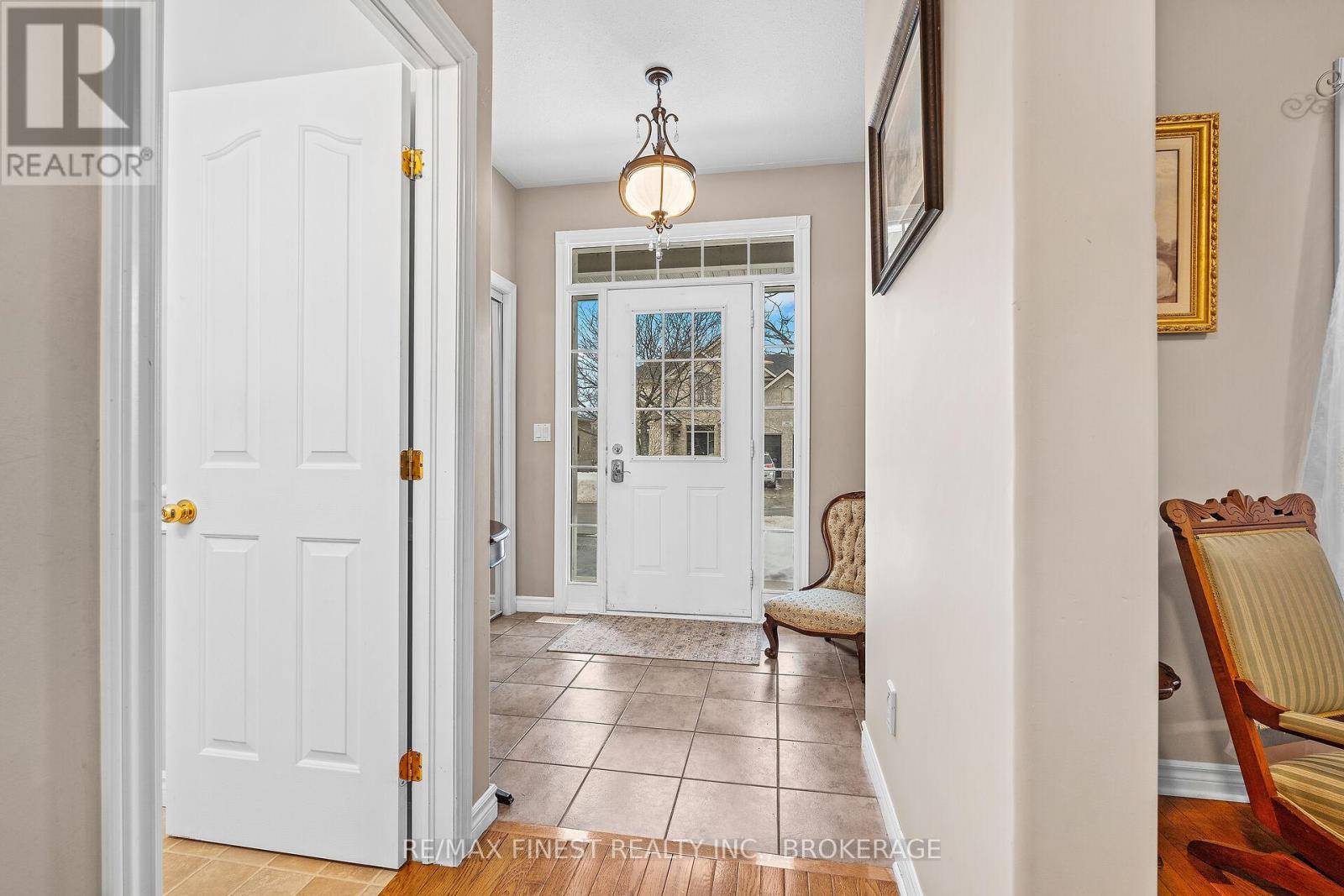 Kingston (kingston East (incl Barret Crt)), ON K7K7L4,230 HONEYWOOD AVENUE