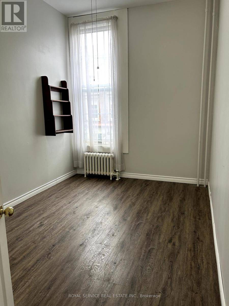 Port Hope, ON L1A1M9,18 Walton ST #1