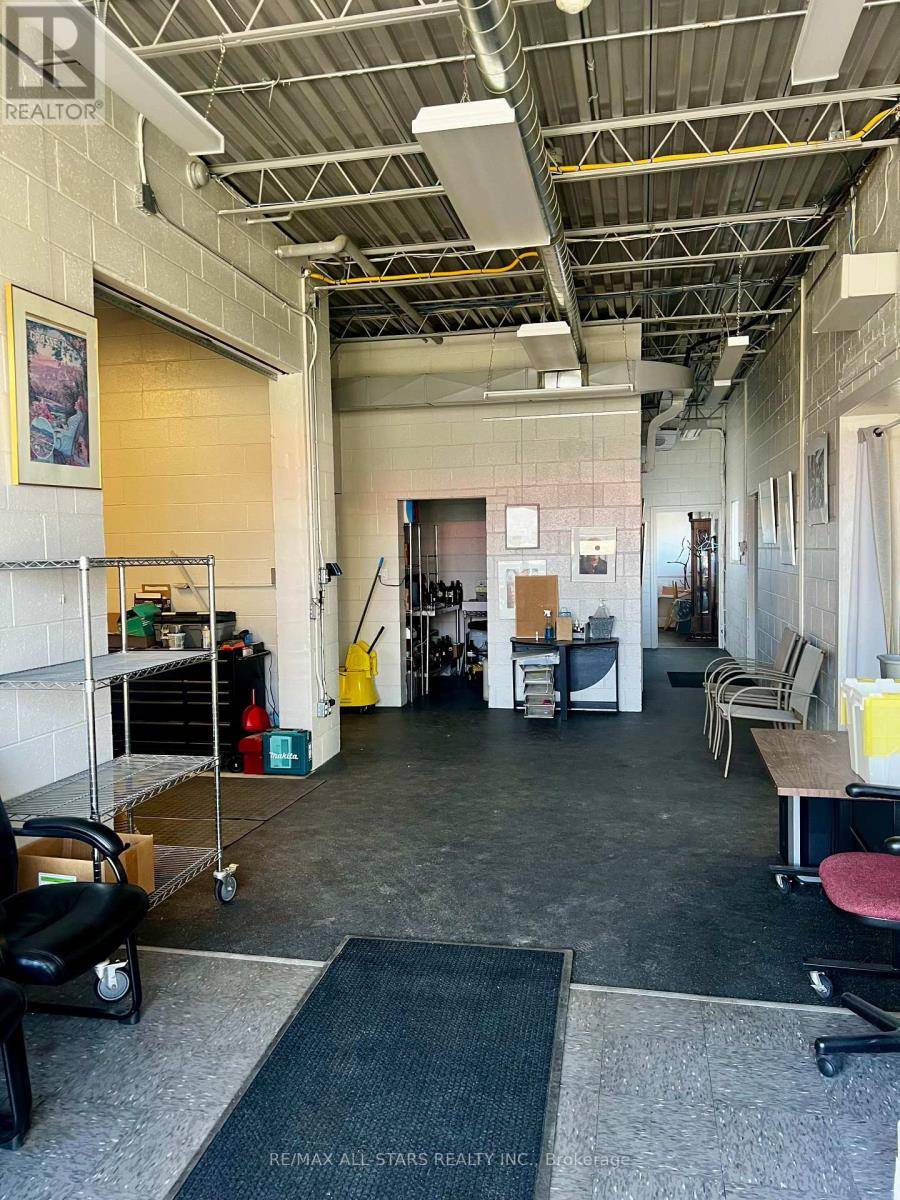 Peterborough South (west), ON K9J6W1,686 CROWN DRIVE