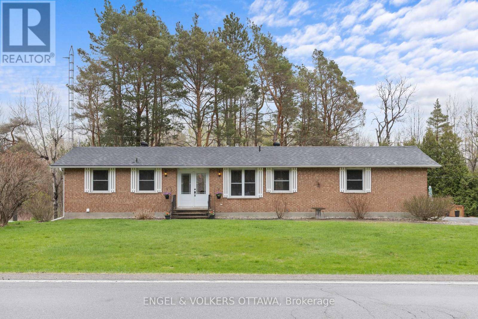 Edwardsburgh/cardinal, ON K0G1T0,9241 COUNTY RD 44 ROAD E