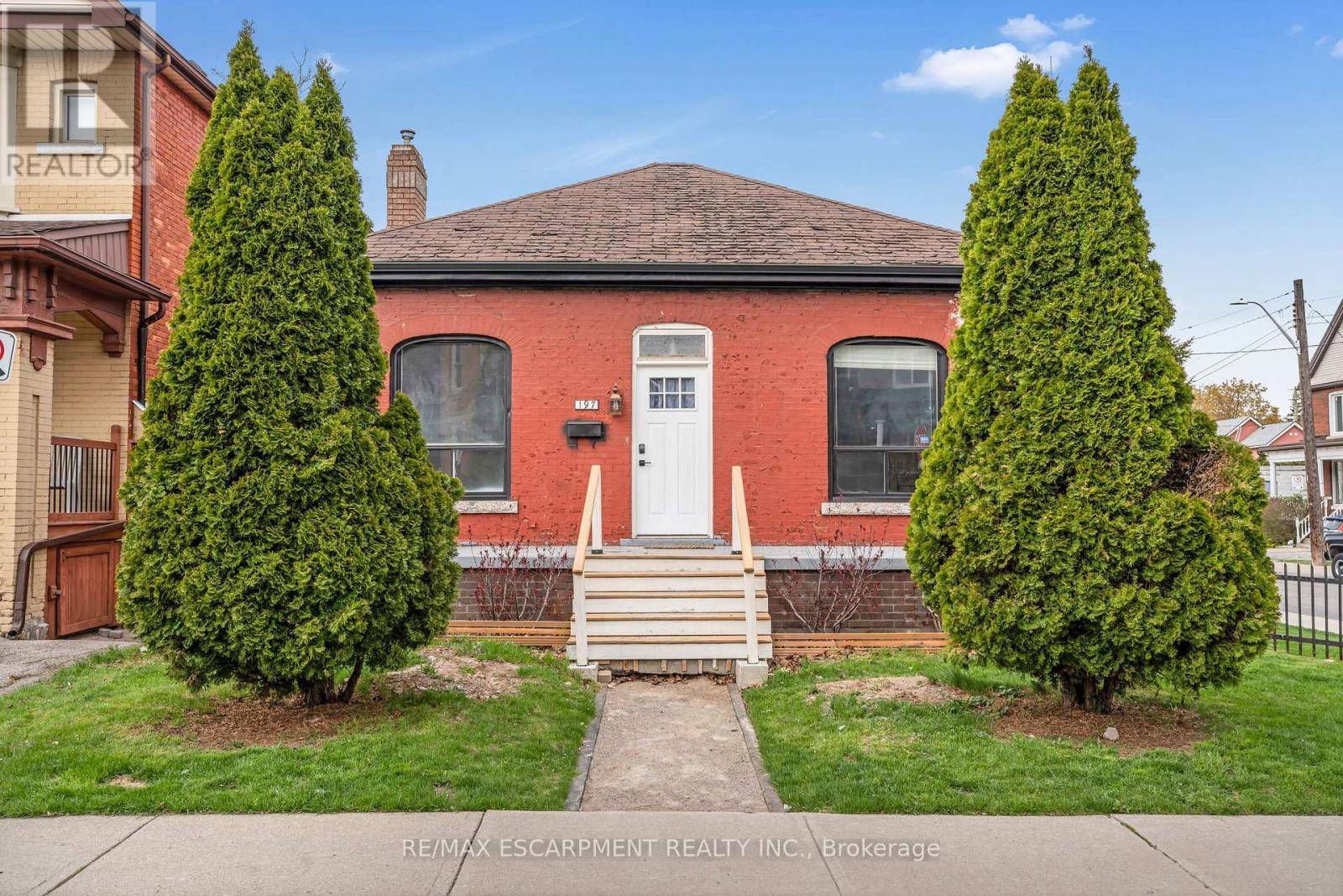 Hamilton (landsdale), ON L8L5K9,197 EMERALD STREET N
