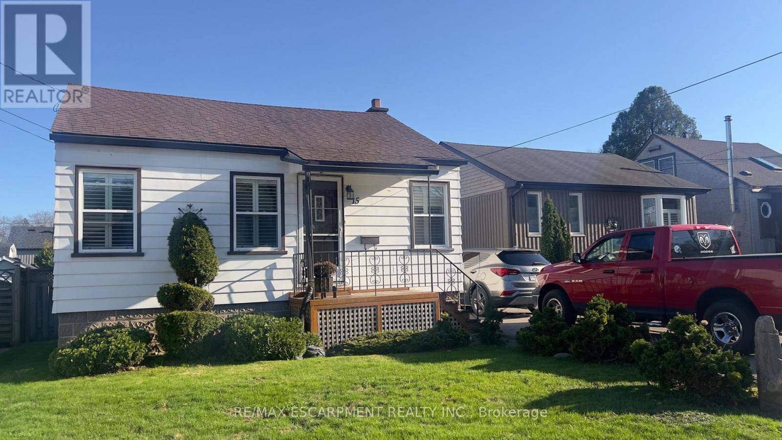 Hamilton (dundas), ON L9H1E9,15 DONALD AVENUE