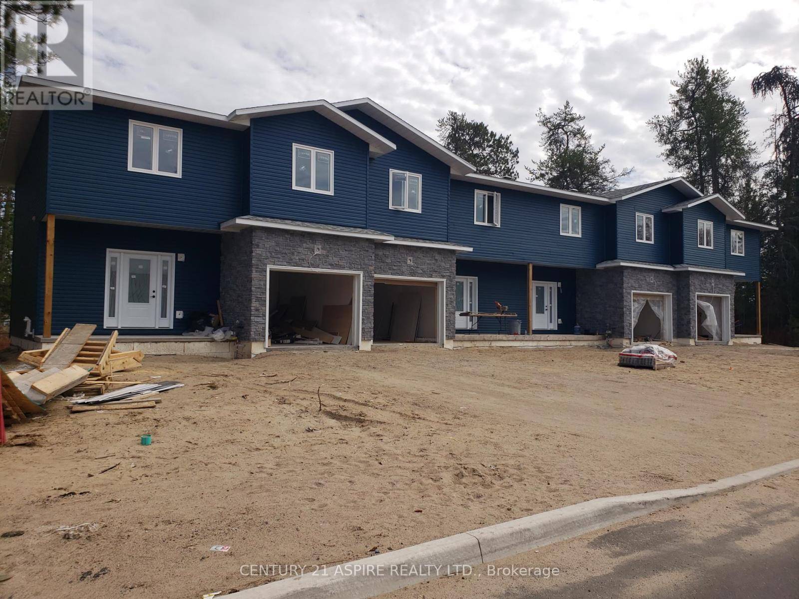 Deep River, ON K0J1P0,94A FRONTENAC CRESCENT