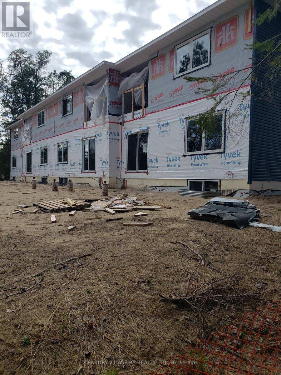 Deep River, ON K0J1P0,94A FRONTENAC CRESCENT