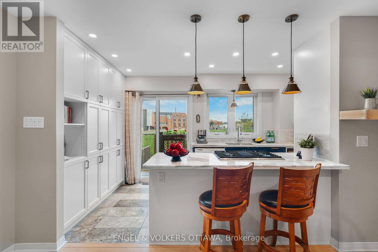 Ottawa, ON K1N9H5,575 Old St Patrick ST #6