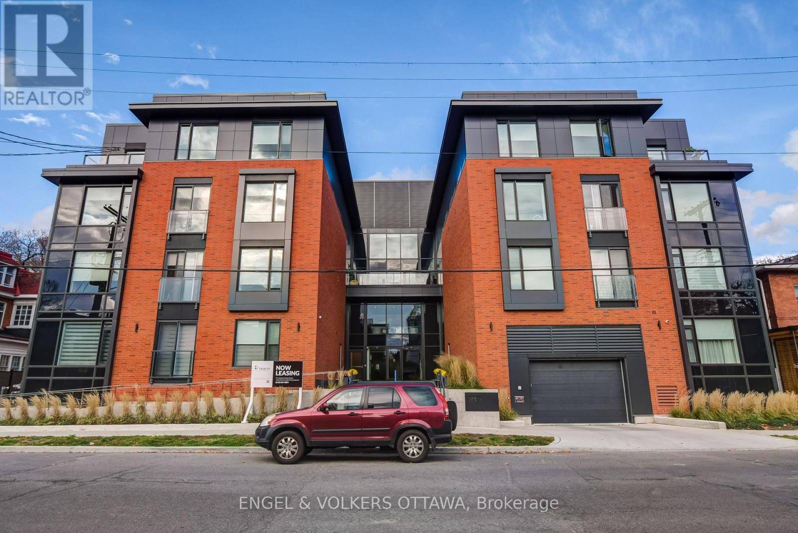 Ottawa, ON K1M1W4,280 Crichton ST #204