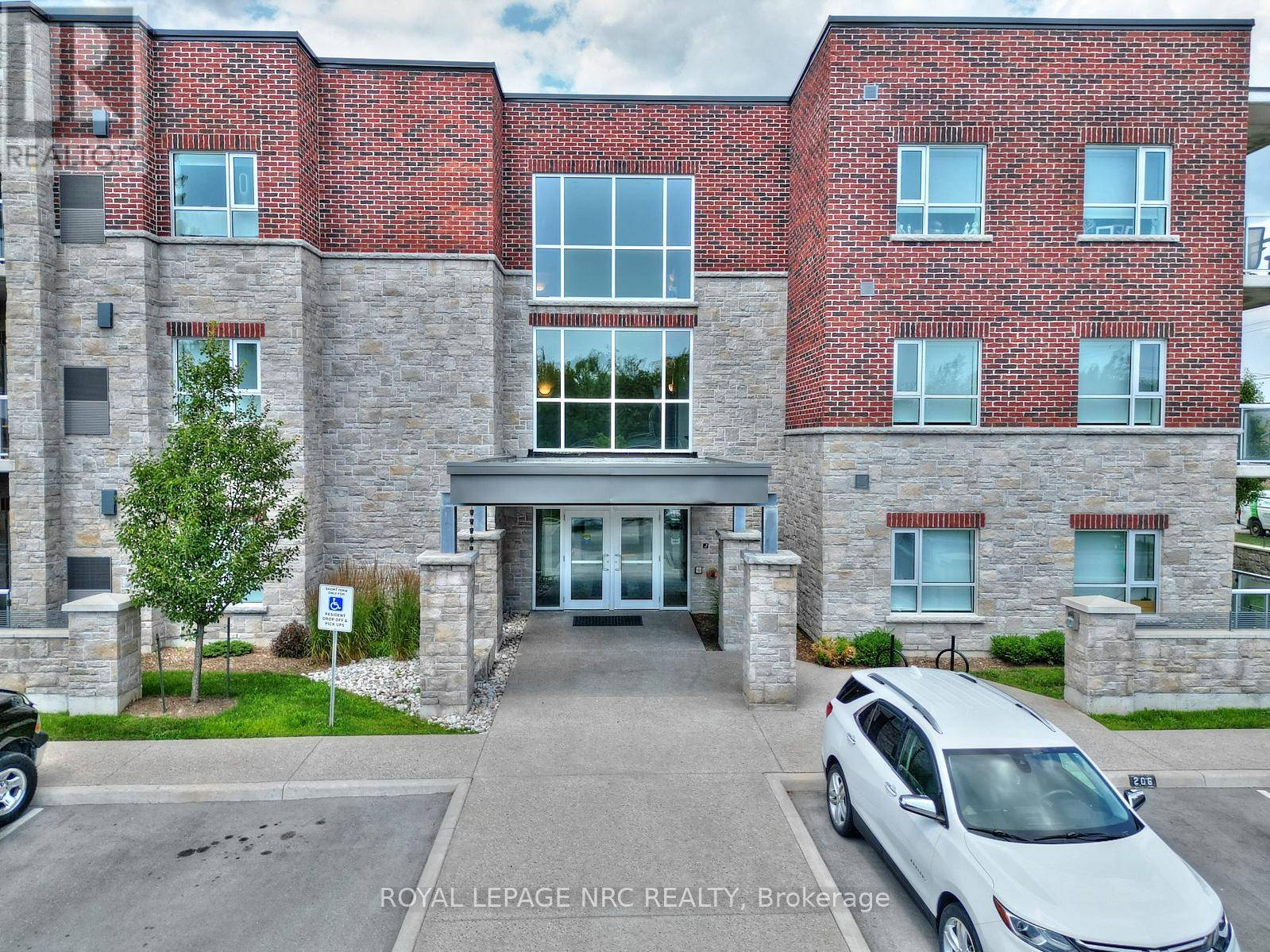 Welland (west Welland), ON L3C0H7,529 SOUTH PELHAM RD #211