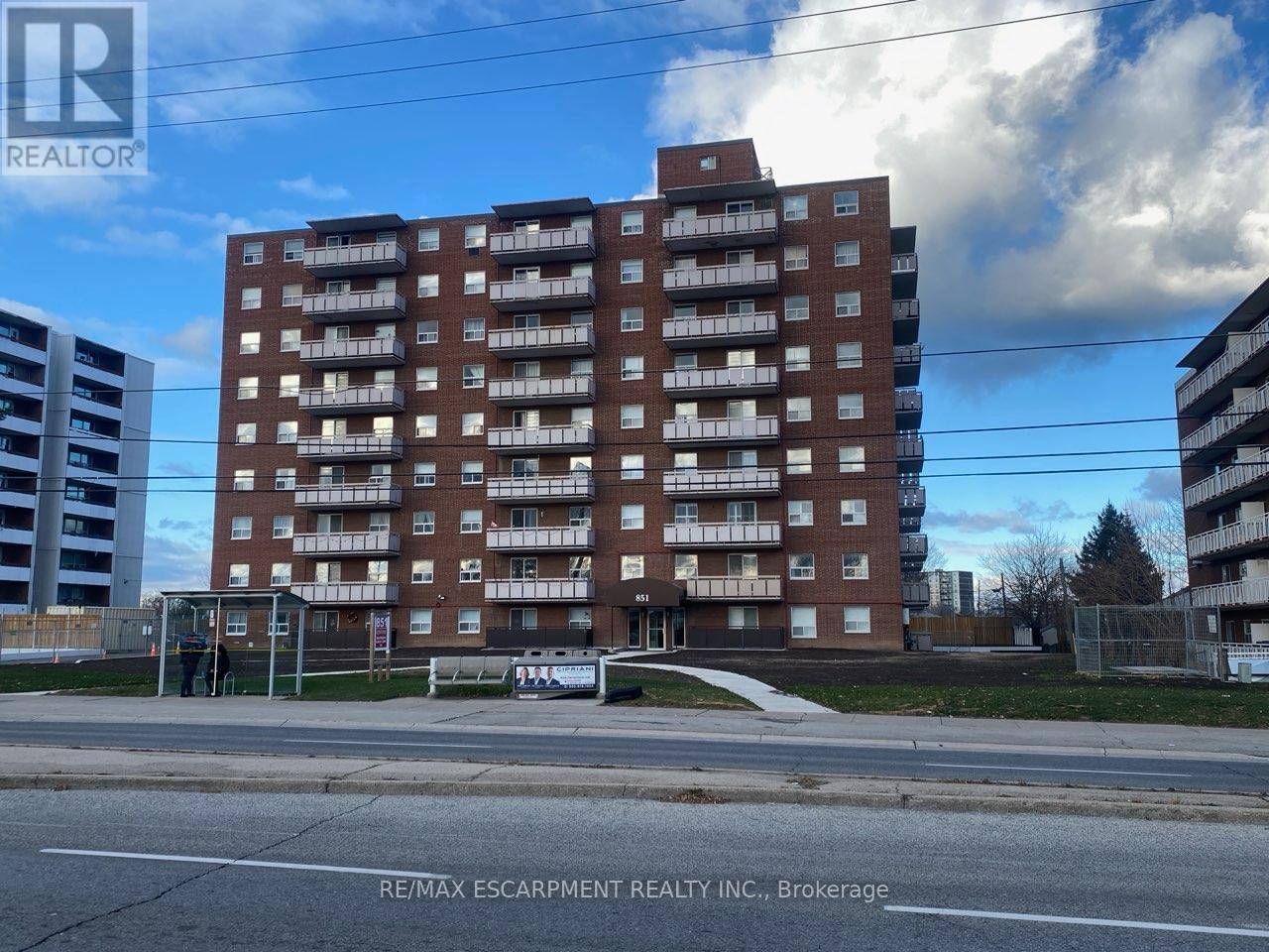 Hamilton (stoney Creek), ON L8G1B4,851 Queenston RD #607