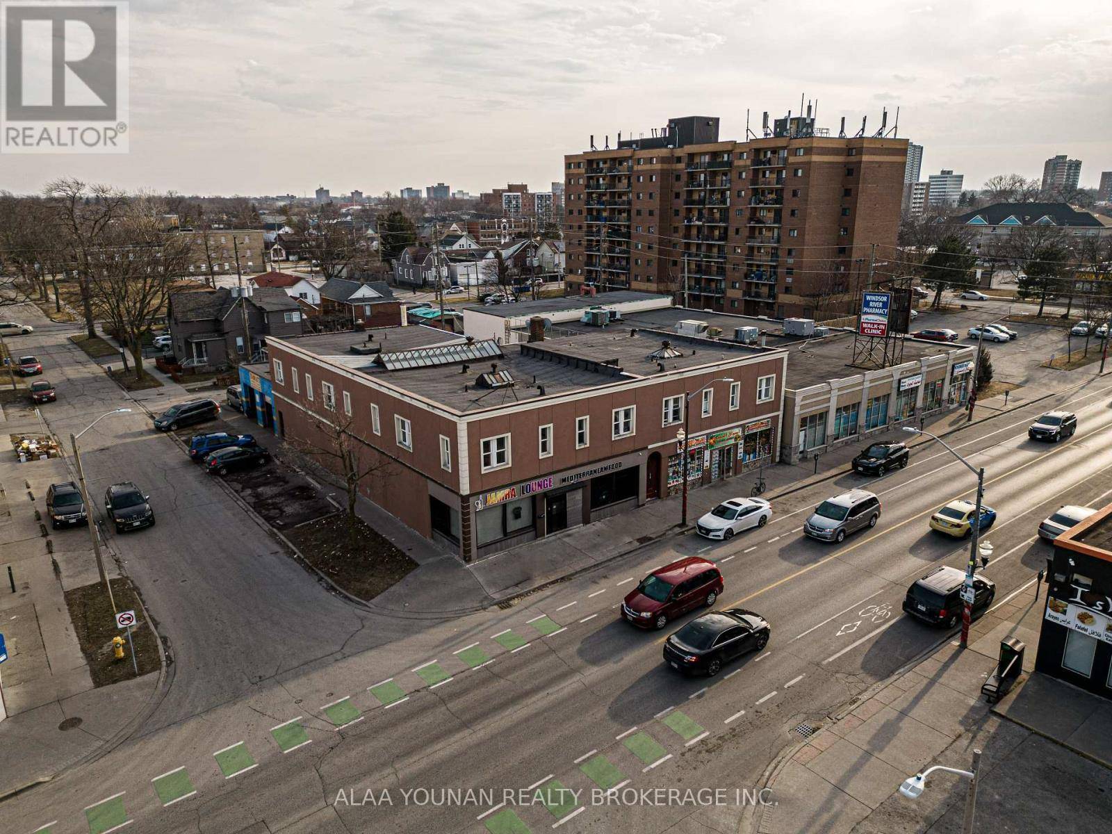Windsor, ON N9A3J3,679 WYANDOTTE STREET E