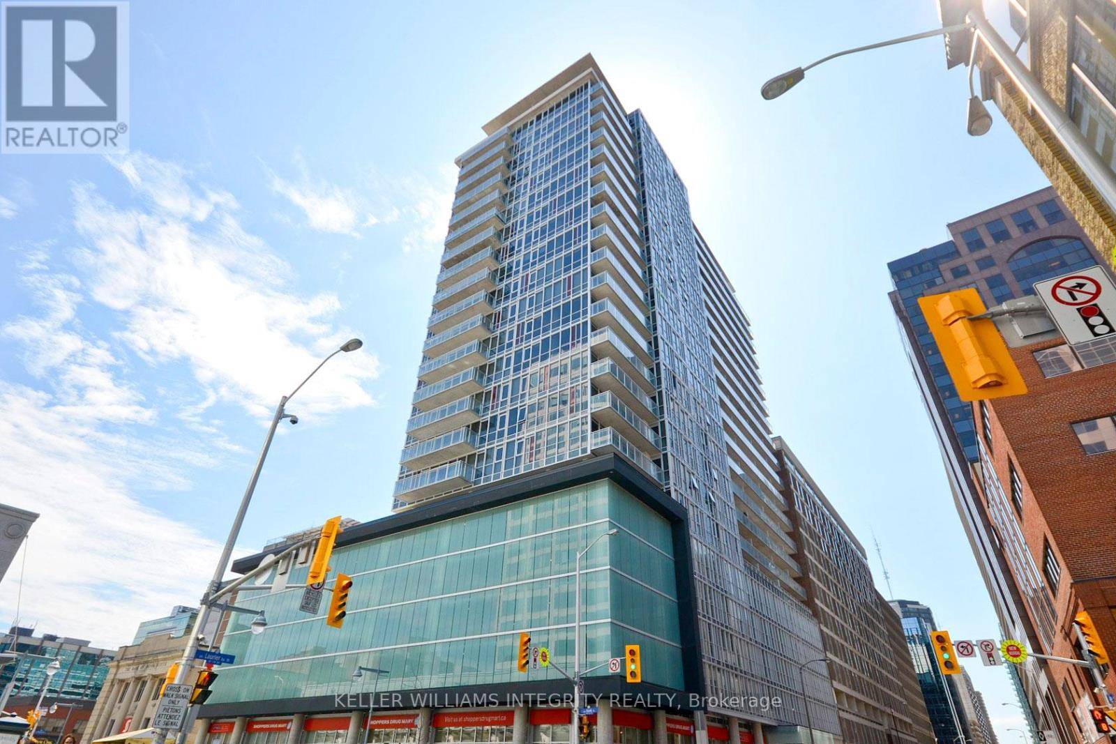 Ottawa, ON K1N6P6,324 Laurier AVE West #1712