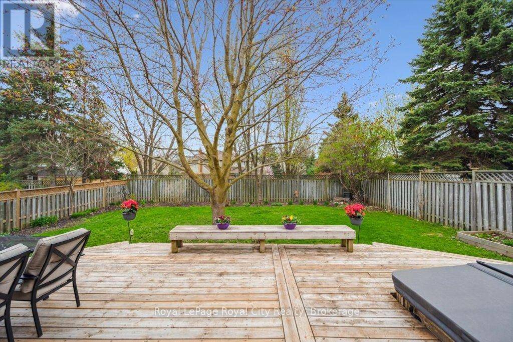 Guelph (kortright Hills), ON N1C1A7,5 HAZELWOOD DRIVE