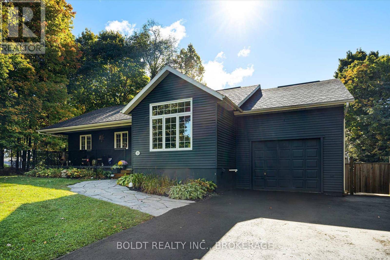 Bracebridge (monck (bracebridge)), ON P1L1A4,121 MEADOW HEIGHTS DRIVE