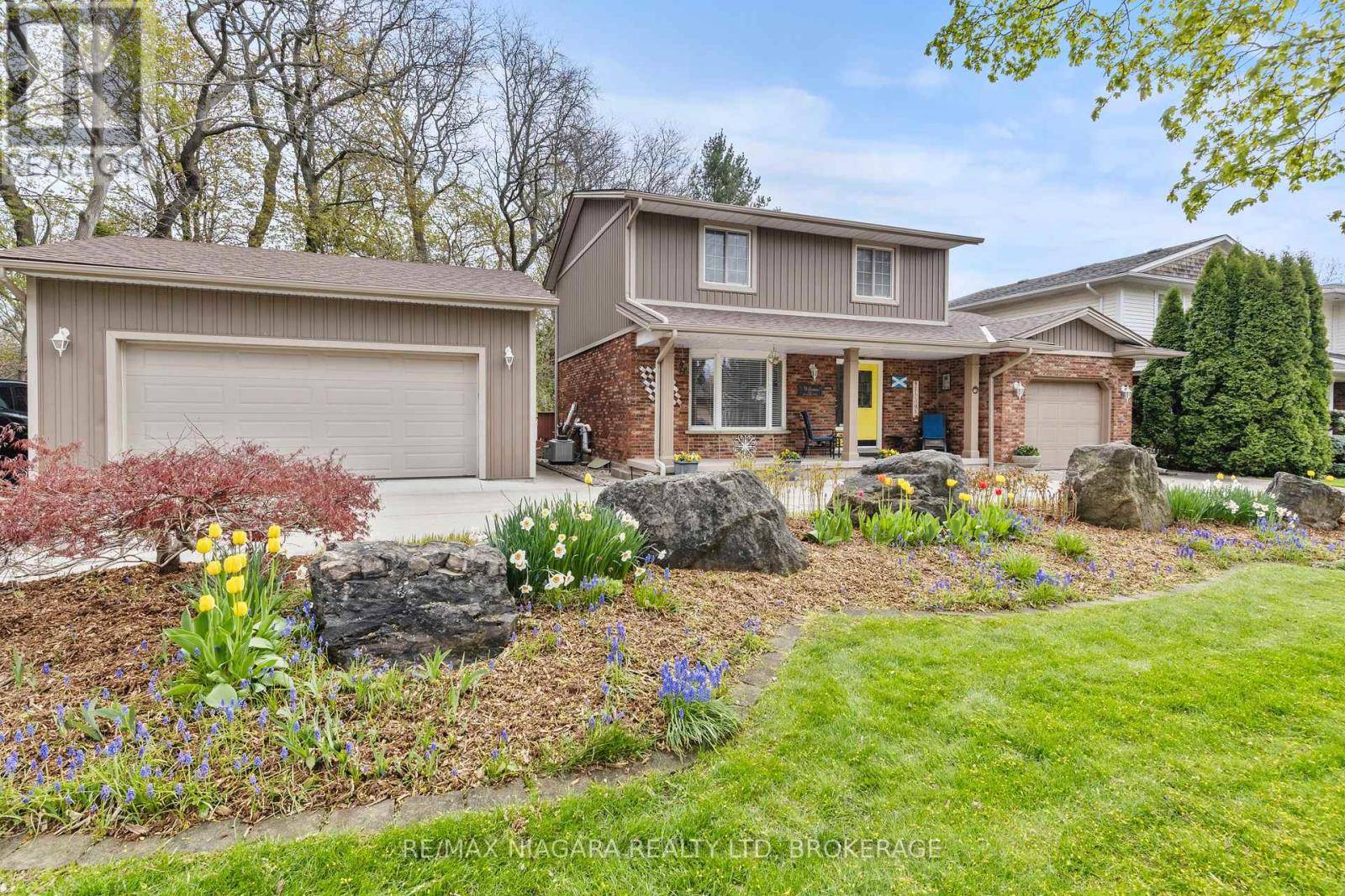 Pelham (fonthill), ON L0S1E4,143 WELLAND ROAD